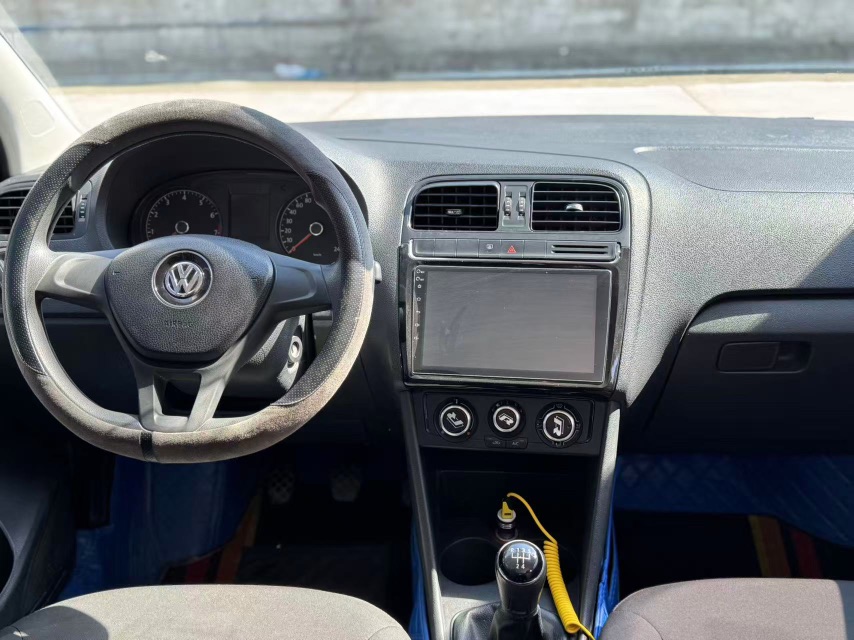 Volkswagen Polo 2015 car image #5