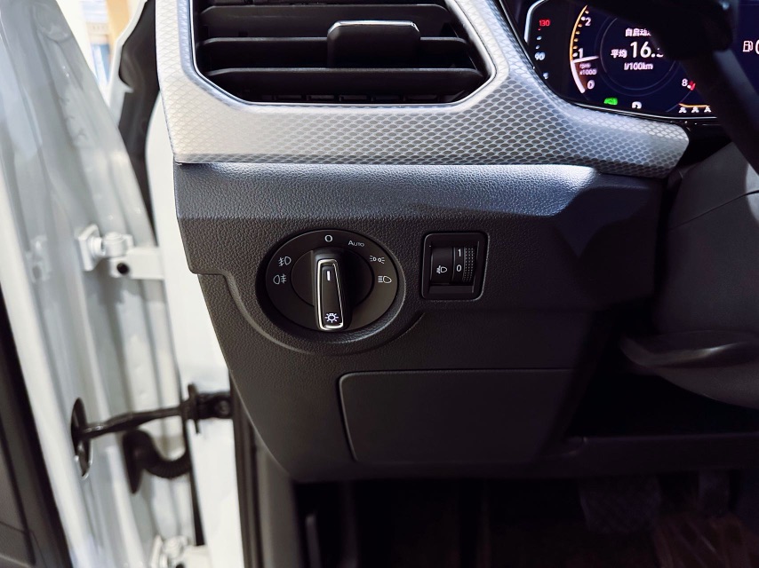 Volkswagen Tacqua 2022 car image #16