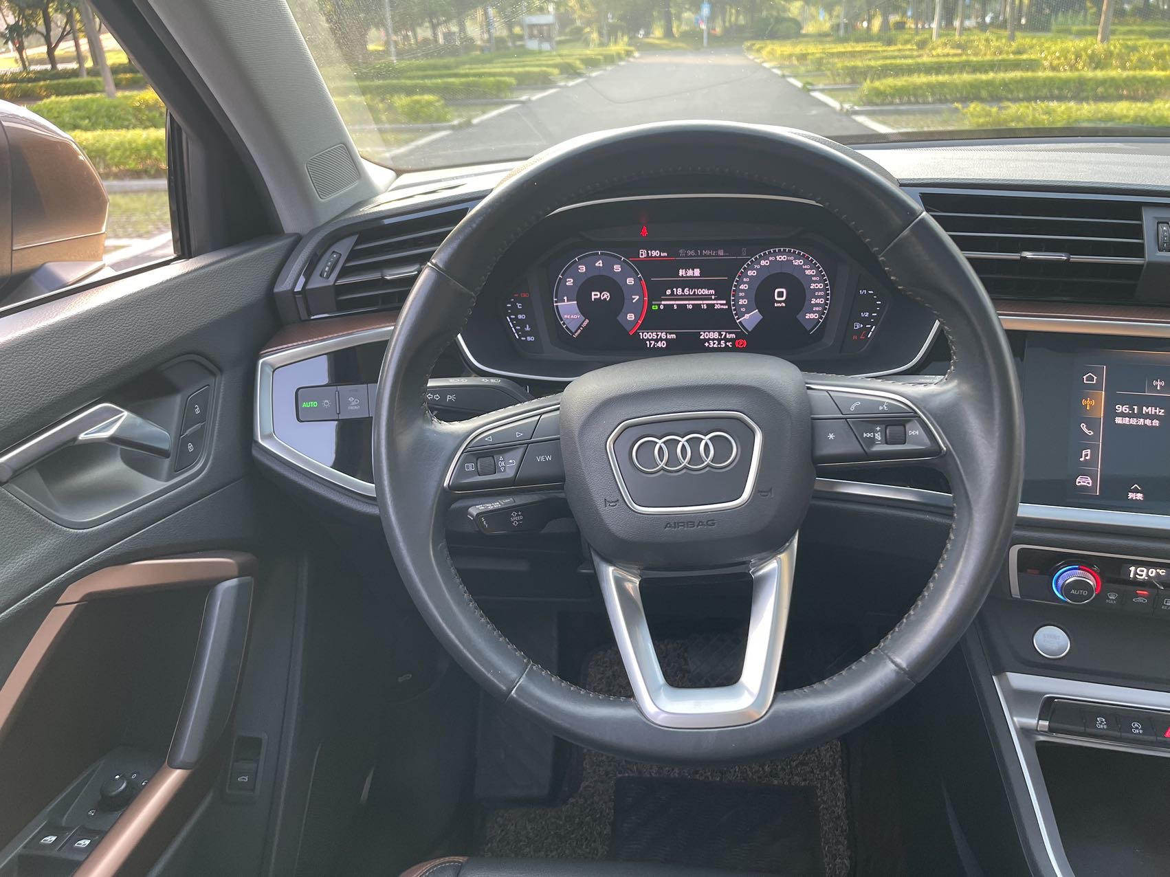 Audi Q3 2019 car image #7