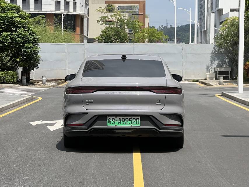 BYD Han 2025 car image #8