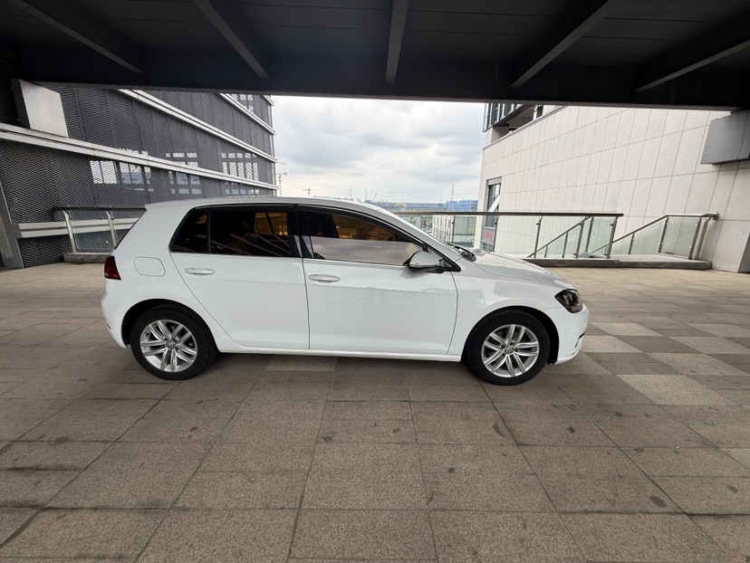 Volkswagen Golf 2018 car image #4