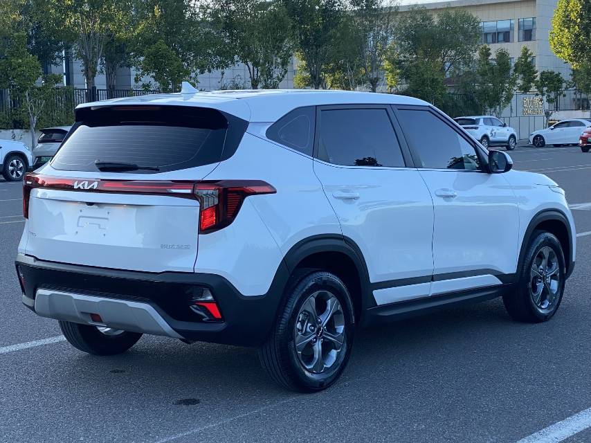 Kia Seltos 2023 car image #7