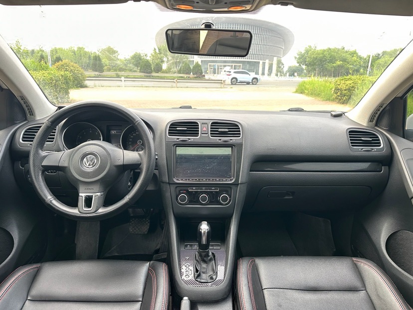 Volkswagen Golf 2013 car image #9
