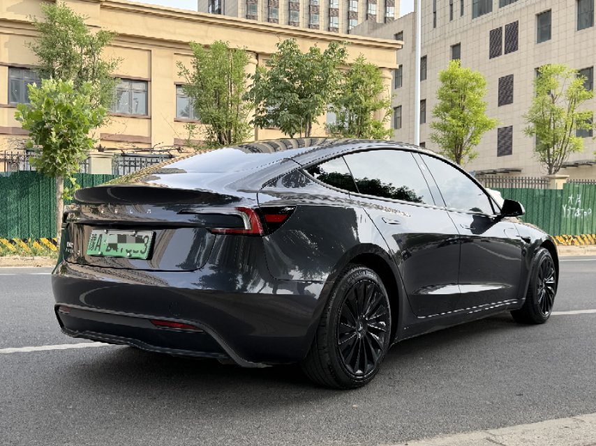 Tesla Model 3 2025 car image #8
