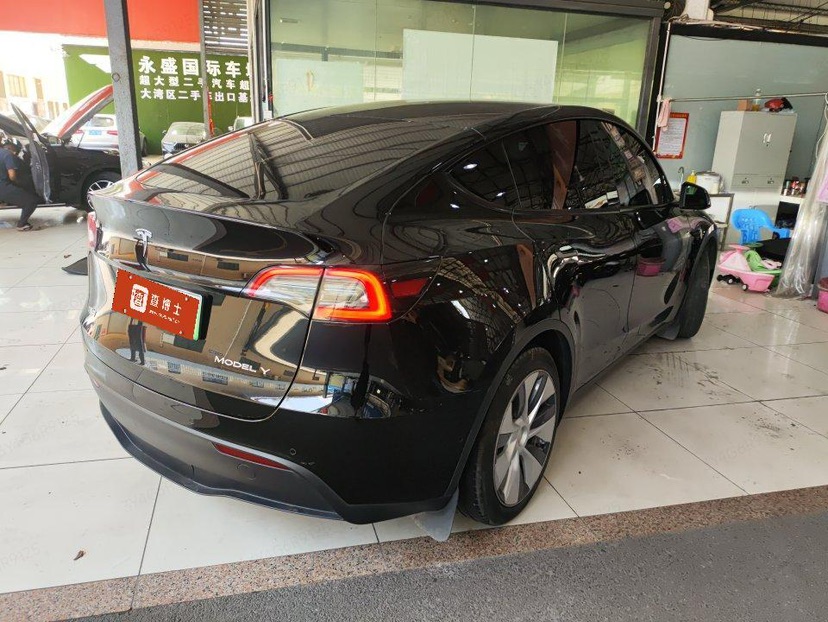 Tesla Model Y 2023 #2 Tesla Model Y 2023 car image #2
