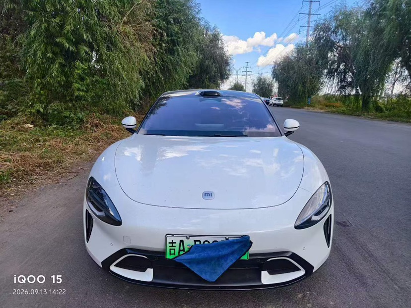 MI SU7 2025 immagine di auto 