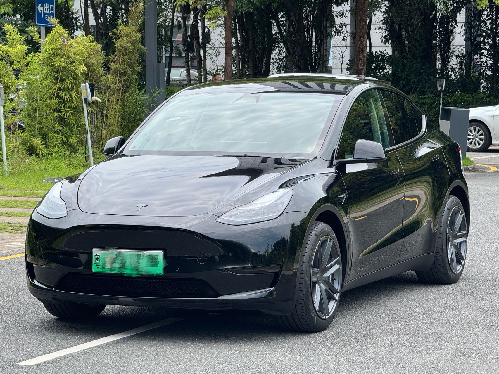Tesla Model Y 2022 car image 