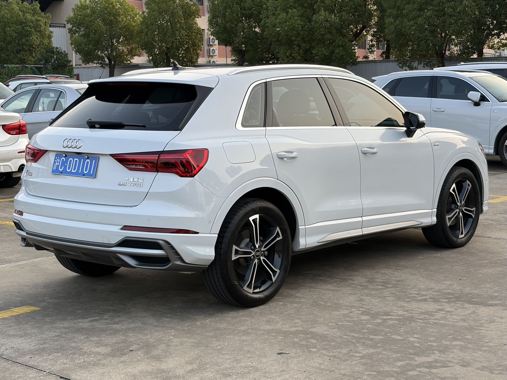 Audi Q3 2022 car image #9