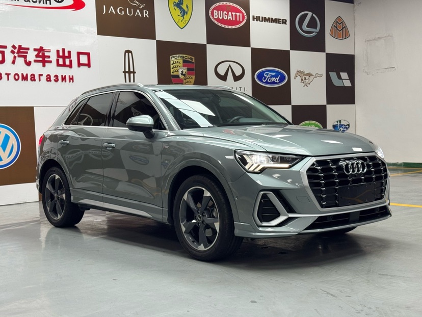 Audi Q3 2022 car image #3