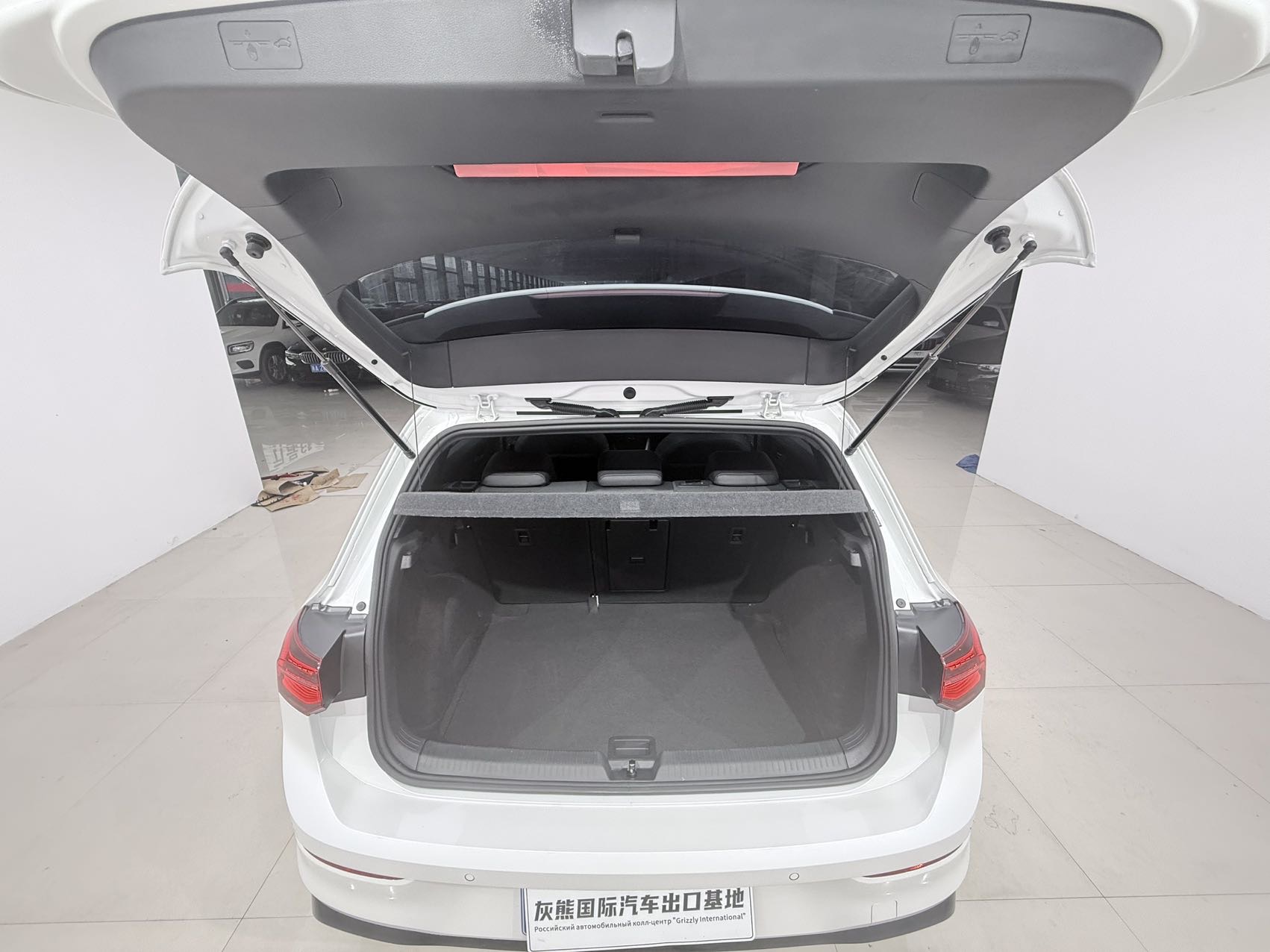 Volkswagen Golf 2024 car image #18