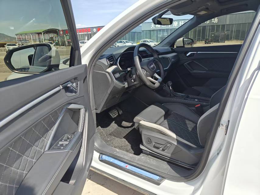 Audi Q3 2025 #6 Audi Q3 2025 car image #6