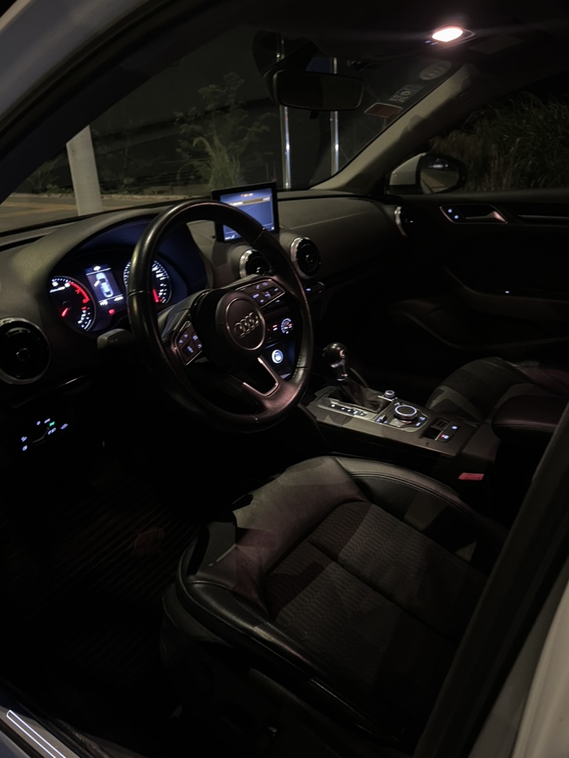 Audi A3 2018 car image #8