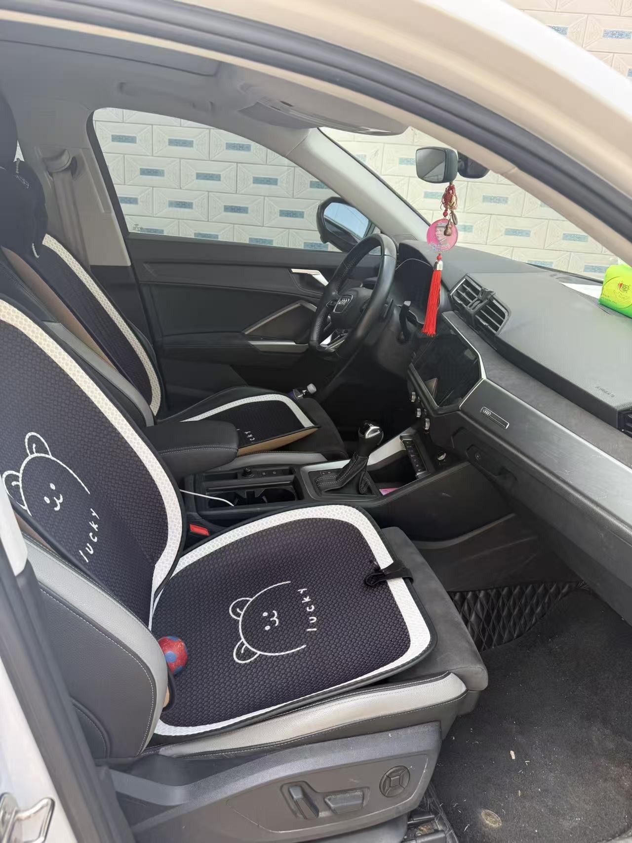 Audi Q3 2022 car image #3