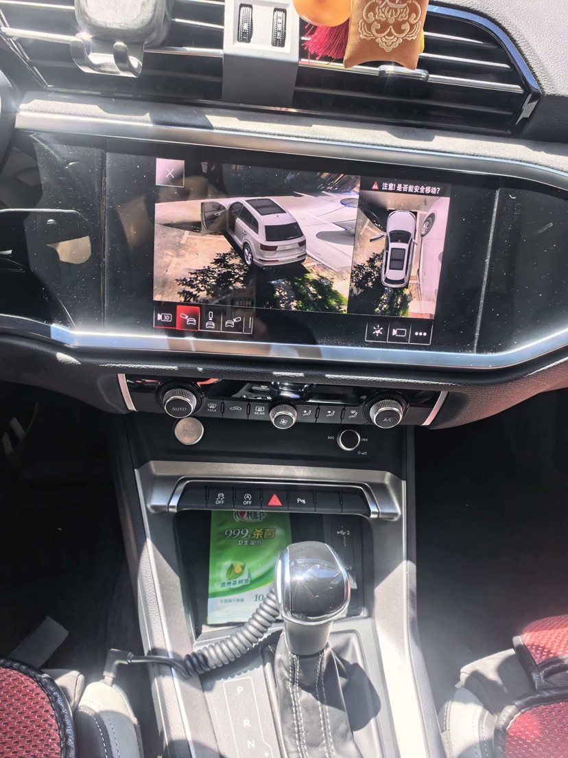 Audi Q3 2020 car image #4