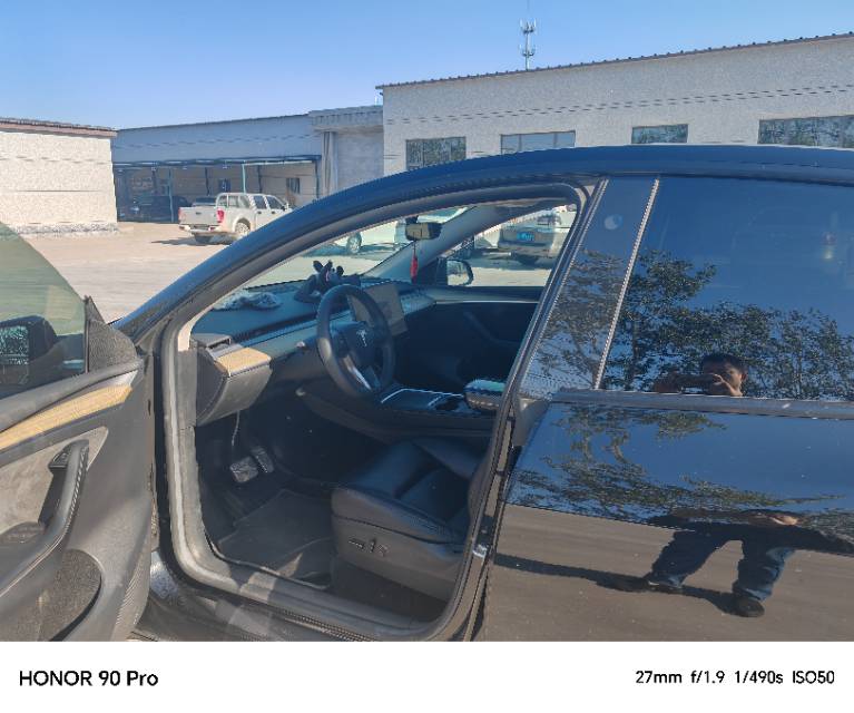 Tesla Model Y 2023 car image #5
