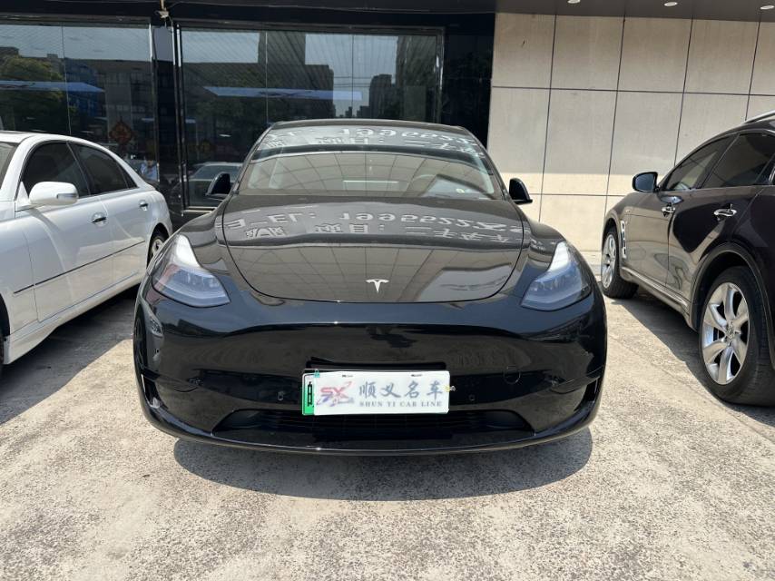 Tesla Model Y 2024 car image #2