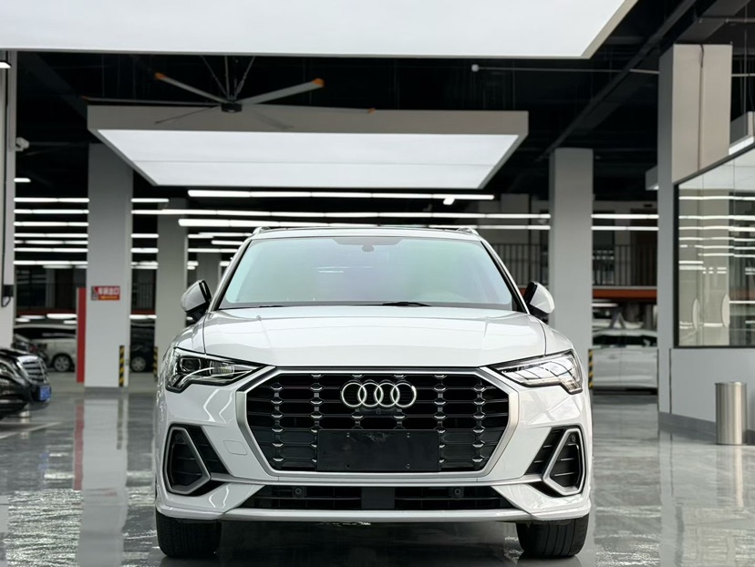 Audi Q3 2021 Audi Q3 2021 immagine di auto