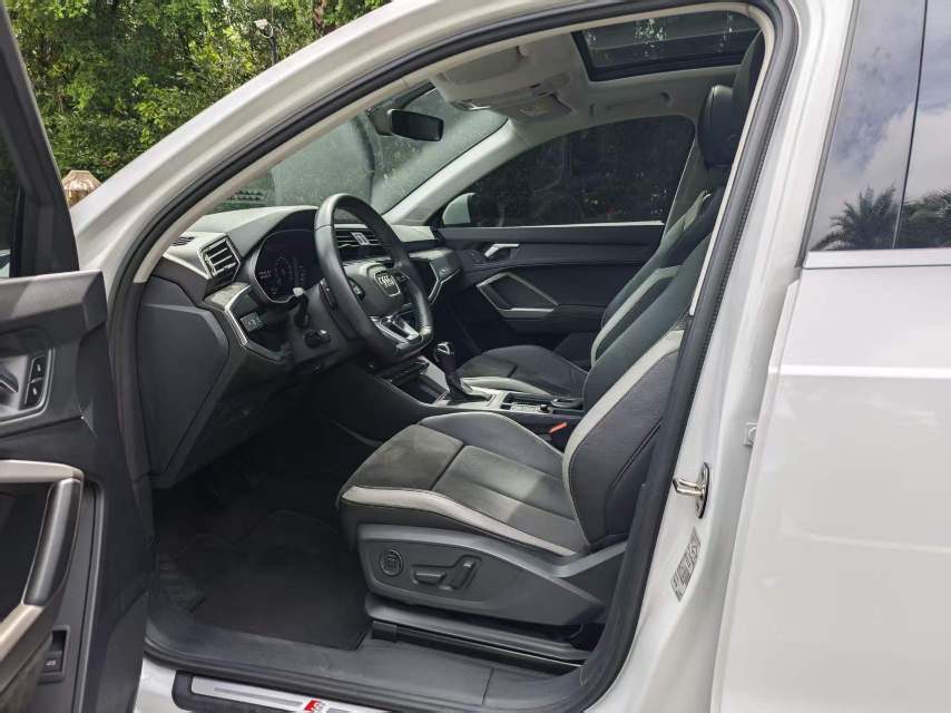 Audi Q3 2021 car image #9