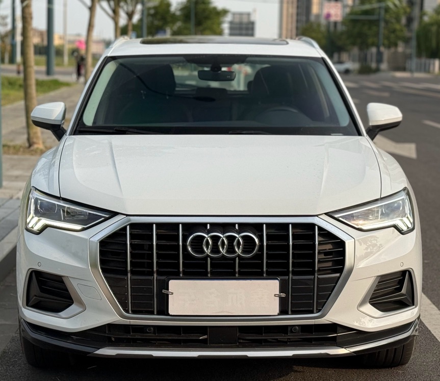 Audi Q3 2020 car image #3