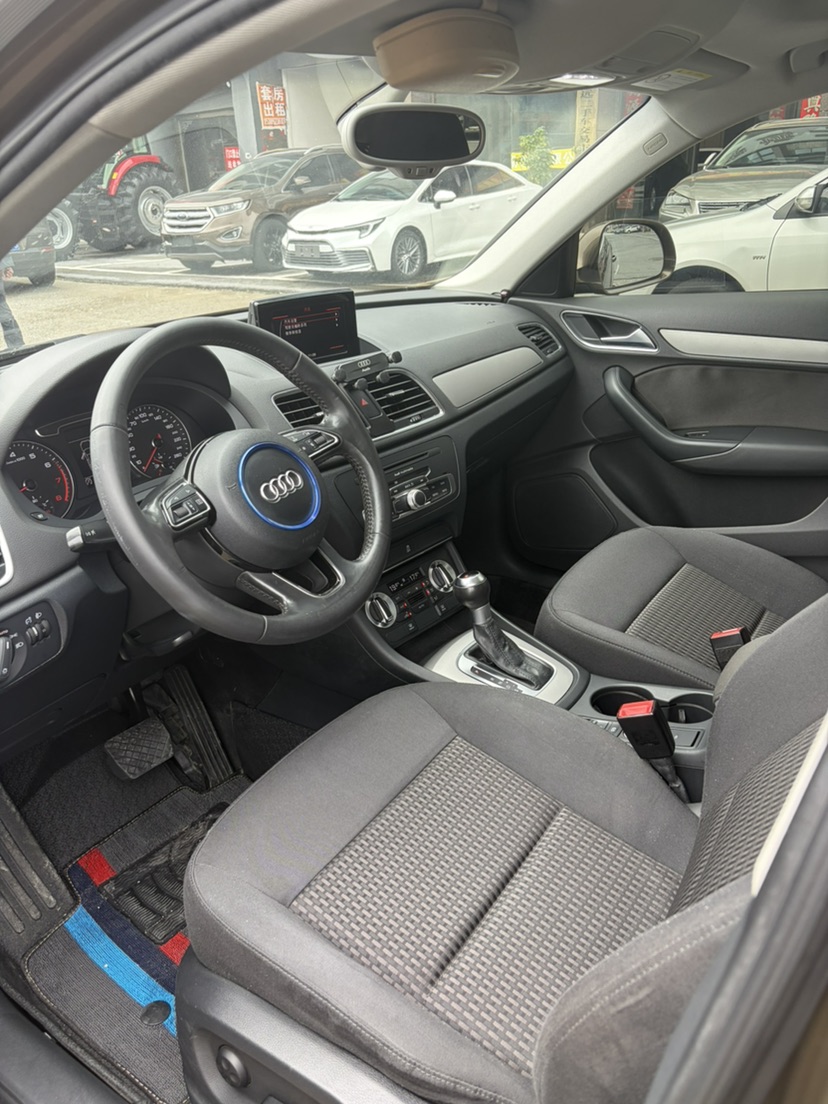 Audi Q3 2015 car image #3