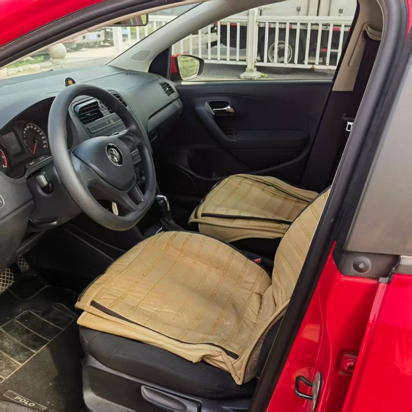 Volkswagen Polo 2016 car image #2