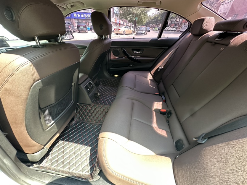 BMW 3 Series 2019 car image #9