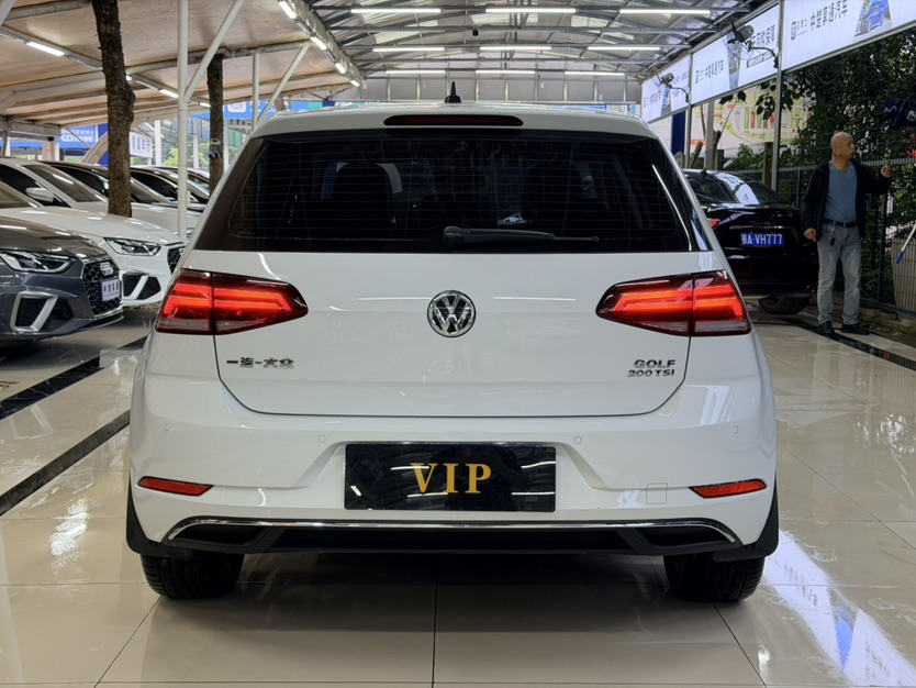Volkswagen Golf 2020 car image #5