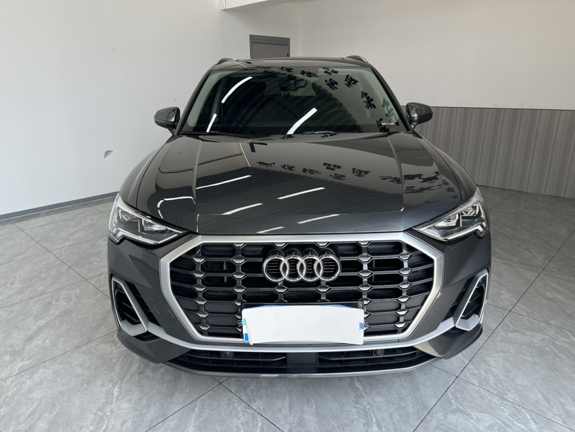 Audi Q3 2023 car image #2