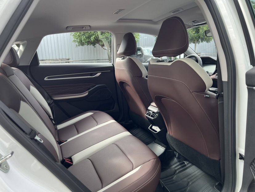 GEELY Emgrand 2025 car image #6