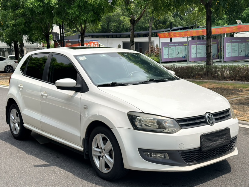Volkswagen Polo 2012 car image #3