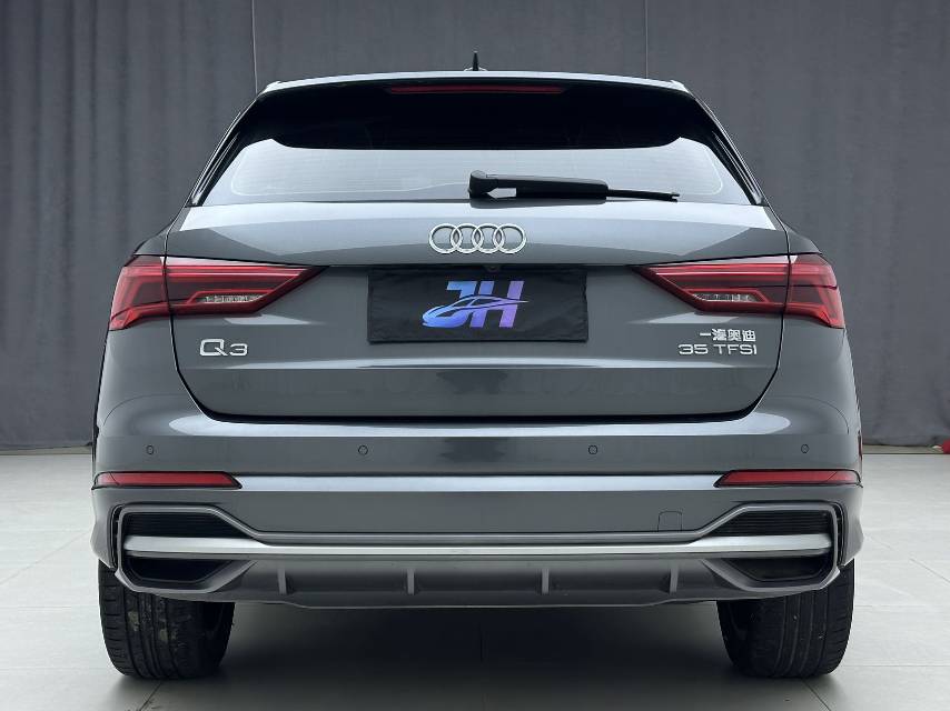 Audi Q3 2022 car image #5