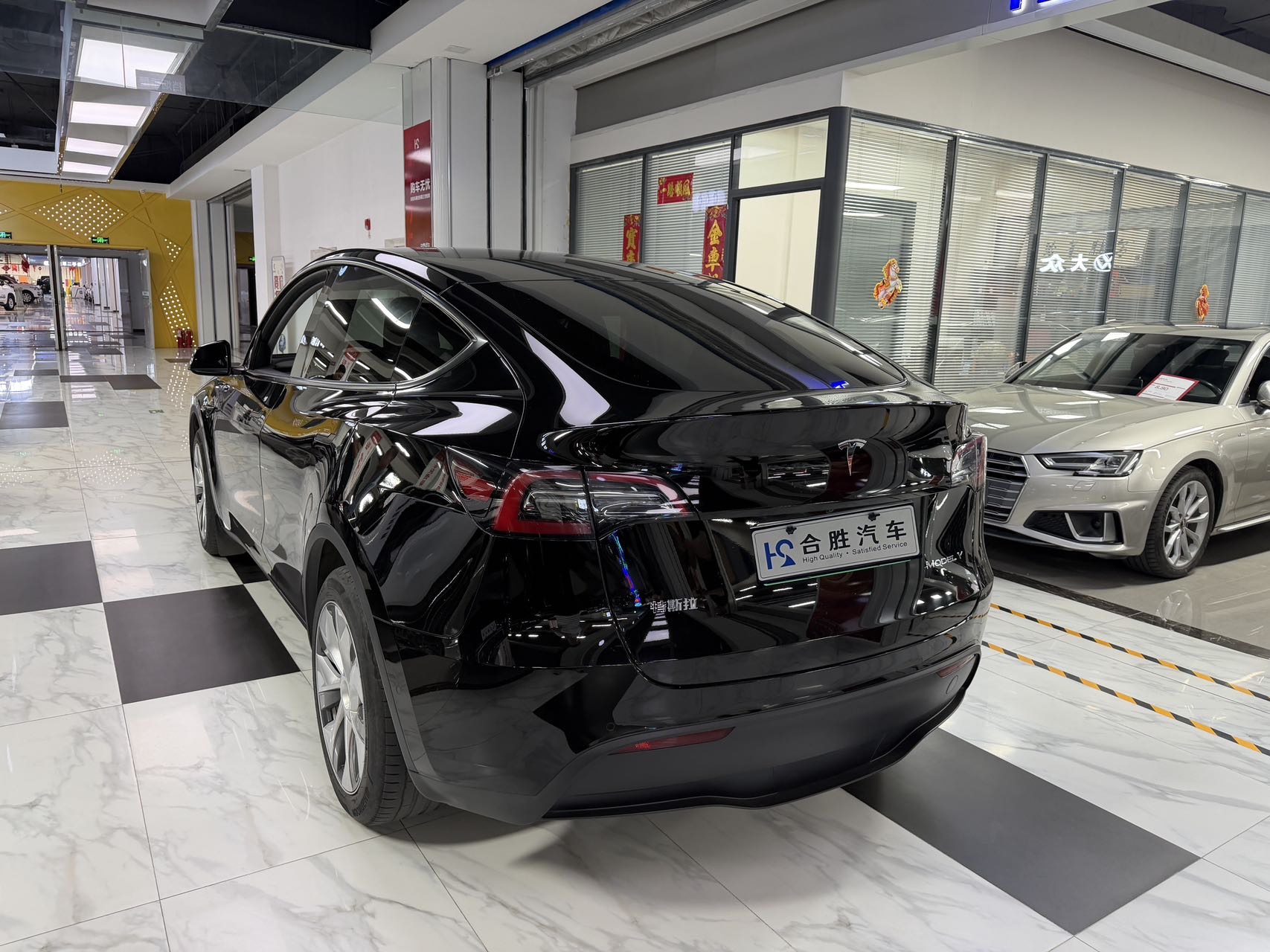 Tesla Model Y 2023 car image #3