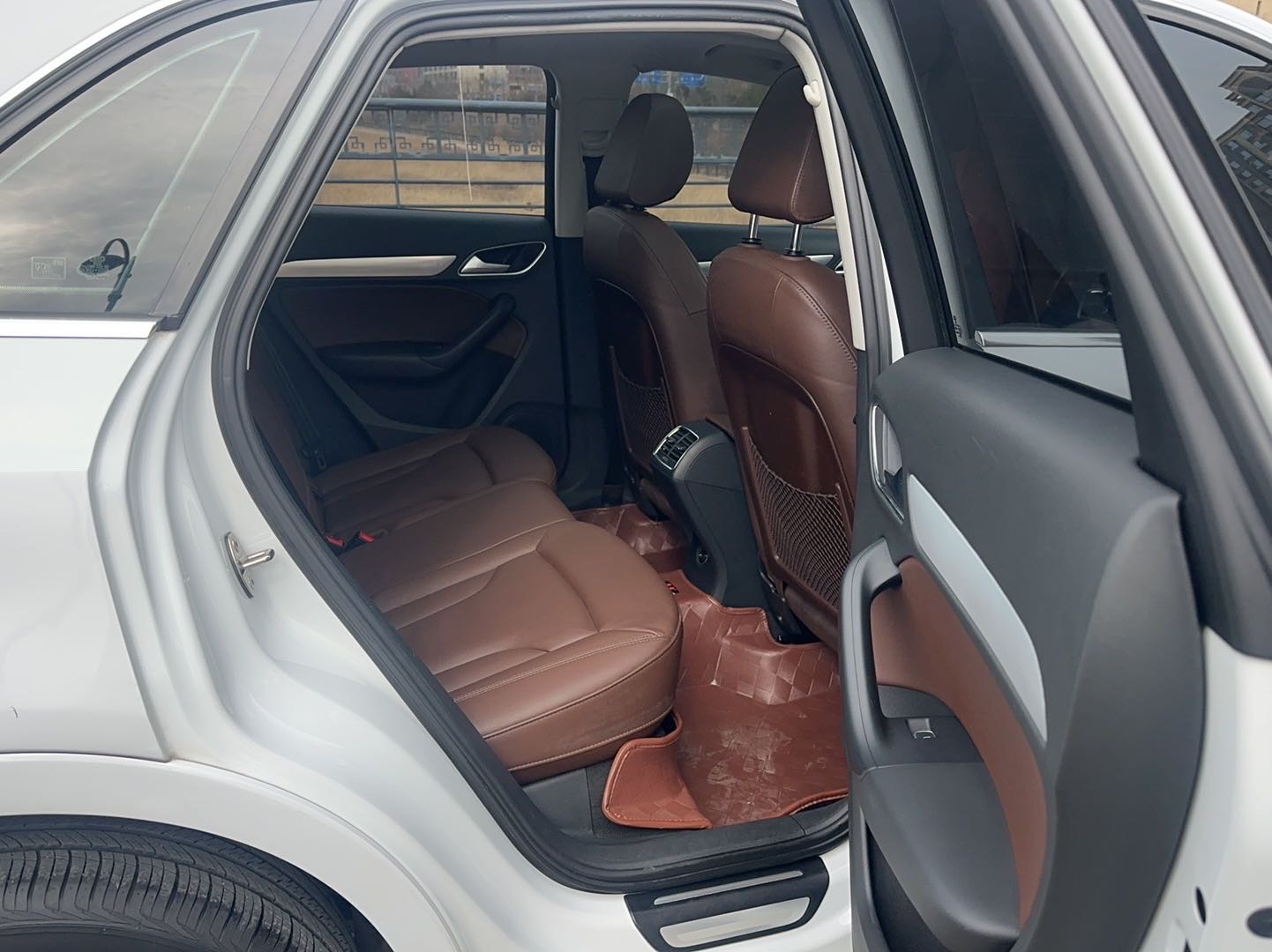Audi Q3 2015 car image #15