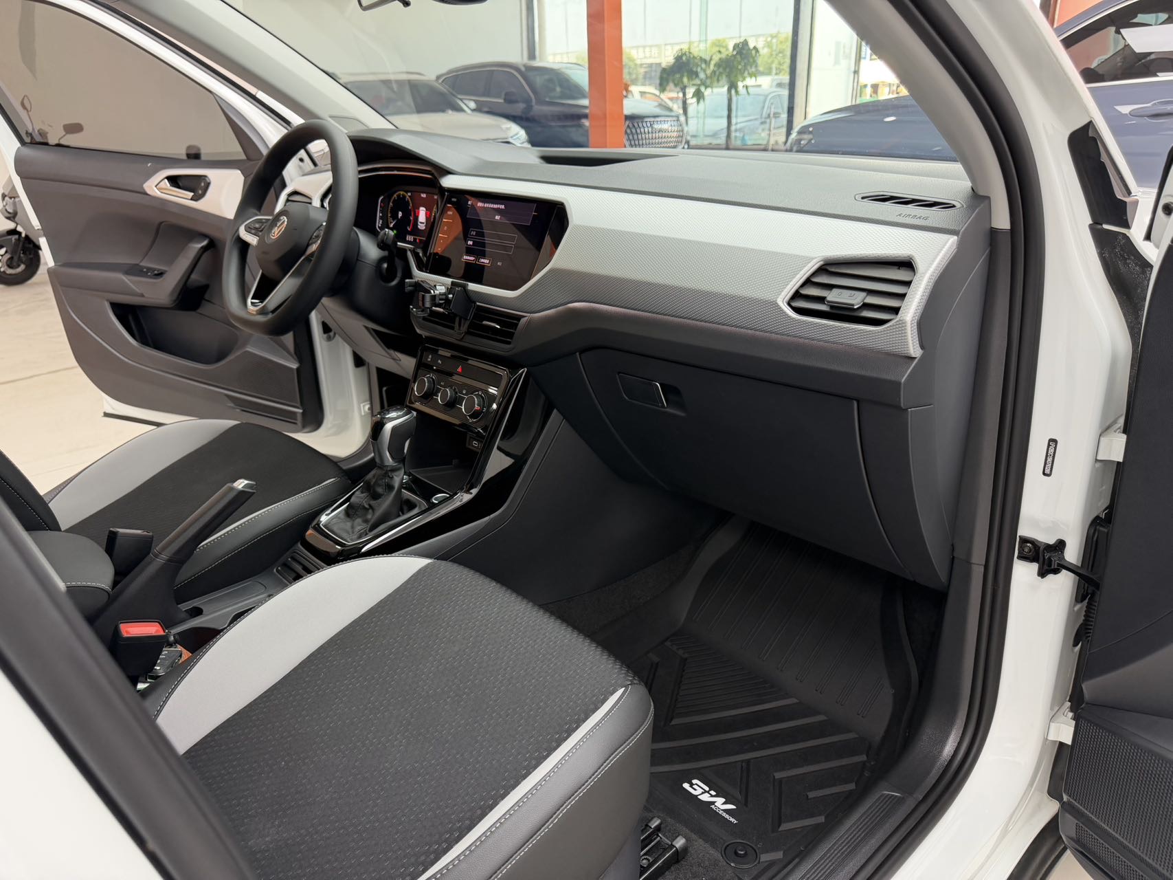 Volkswagen Tacqua 2022 car image #13