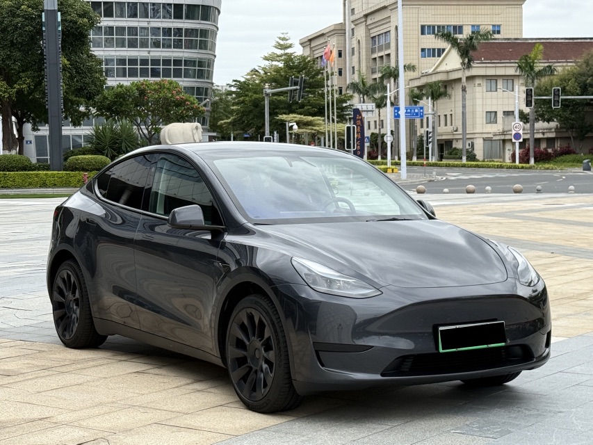 Tesla Model Y 2024 #3 Tesla Model Y 2024 car image #3