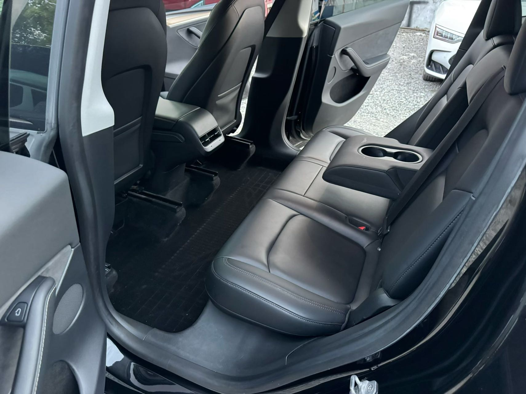 Tesla Model Y 2022 #14 Tesla Model Y 2022 car image #14