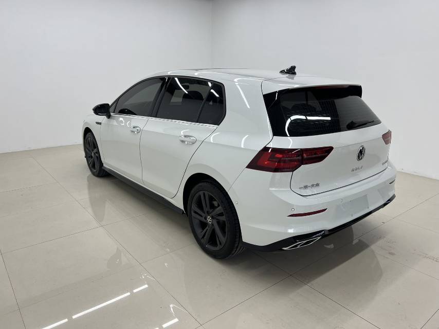 Volkswagen Golf 2022 car image #6