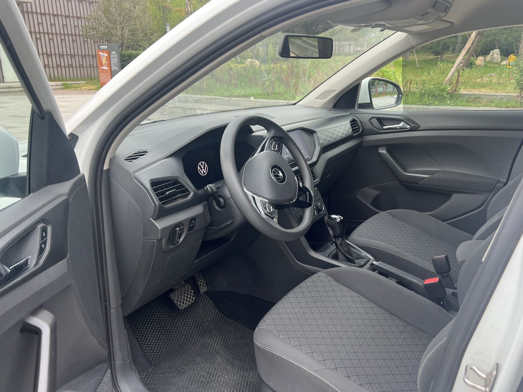 Volkswagen T-Cross 2023 immagine di auto #4