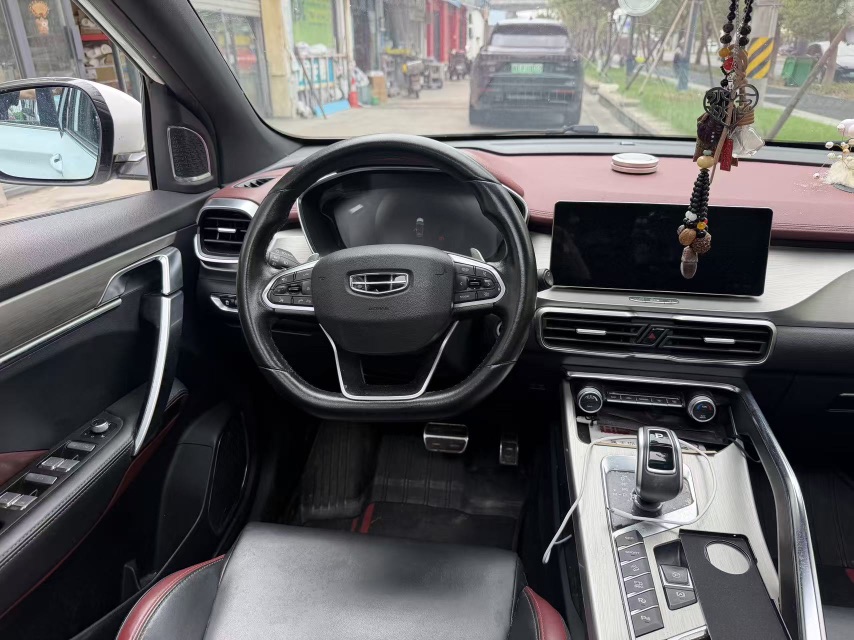 2019 car image #8