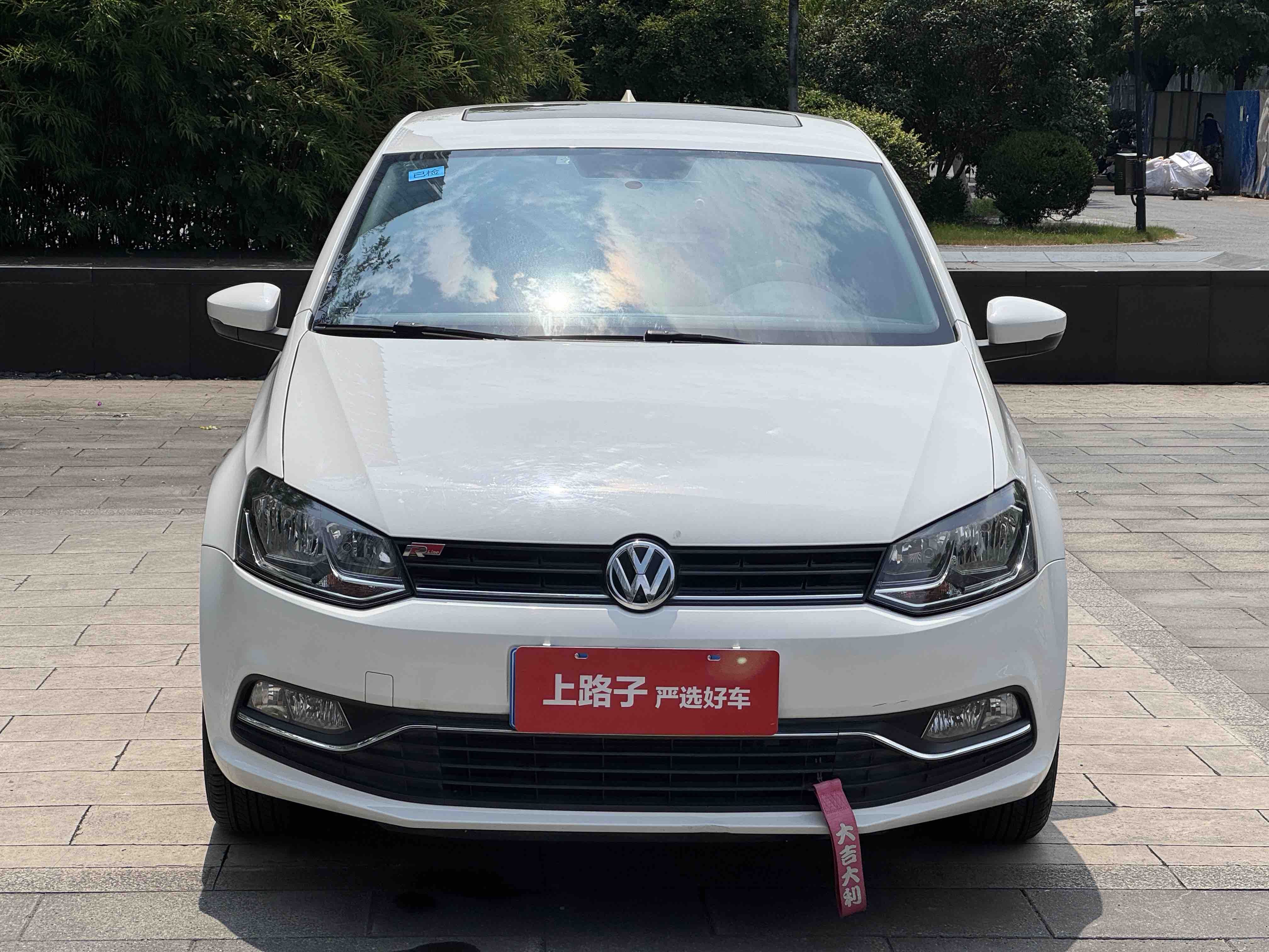 Volkswagen Polo 2019 car image #2