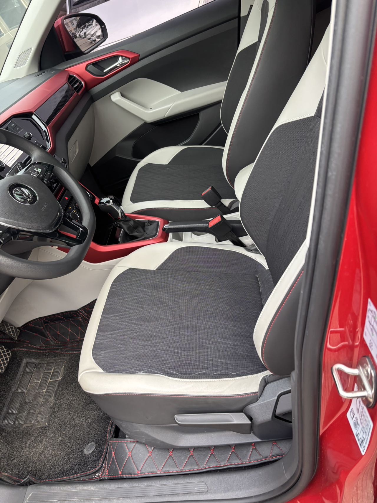 Volkswagen T-Cross 2020 car image #5
