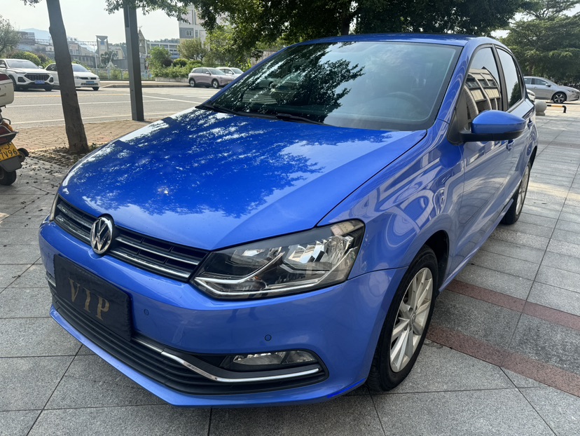 Volkswagen Polo 2015 car image 