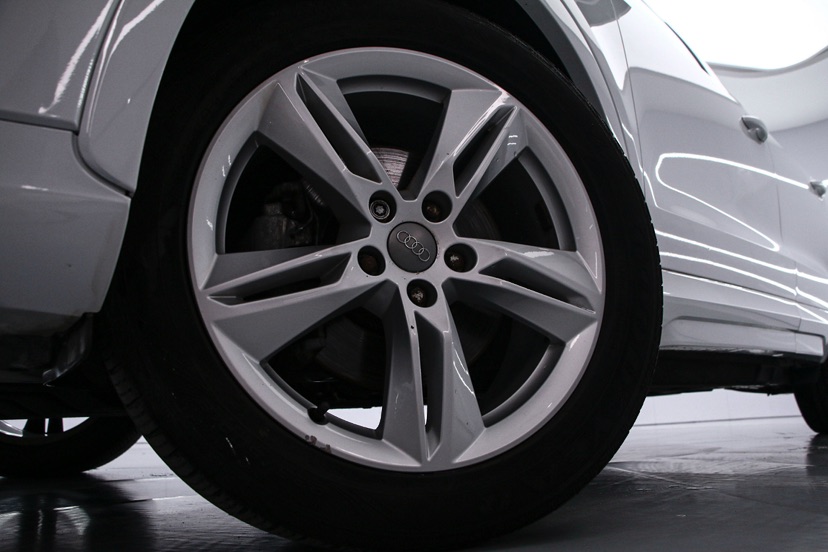 Audi Q3 2017 car image #8