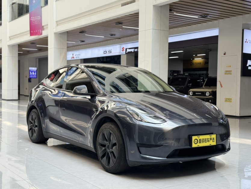 Tesla Model Y 2023 car image #3