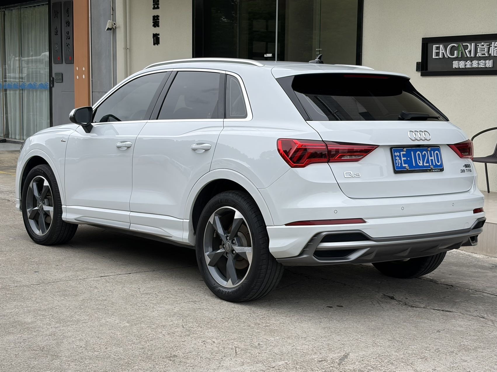Audi Q3 2020 car image #12