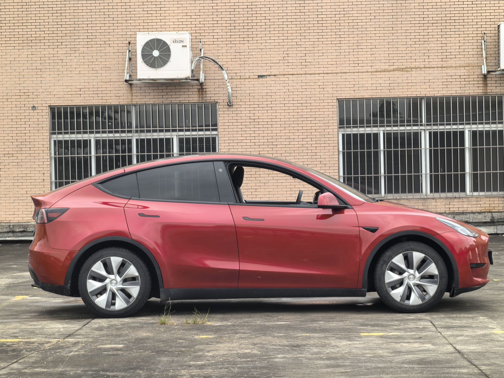 Tesla Model Y 2023 car image #4