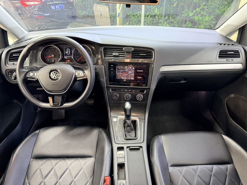 Volkswagen Golf 2020 car image #8