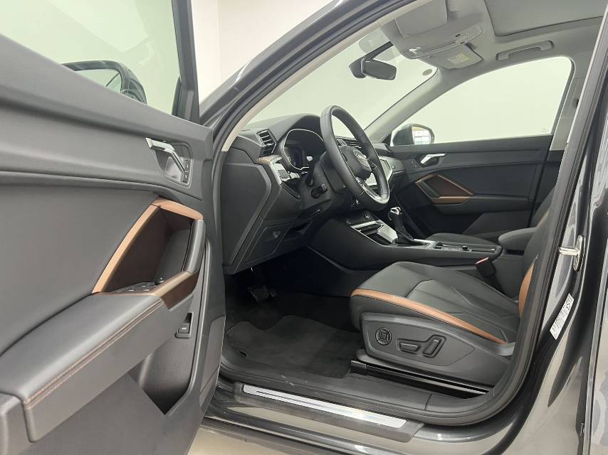 Audi Q3 2022 car image #9
