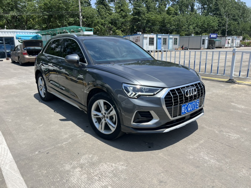 Audi Q3 2021 car image #2