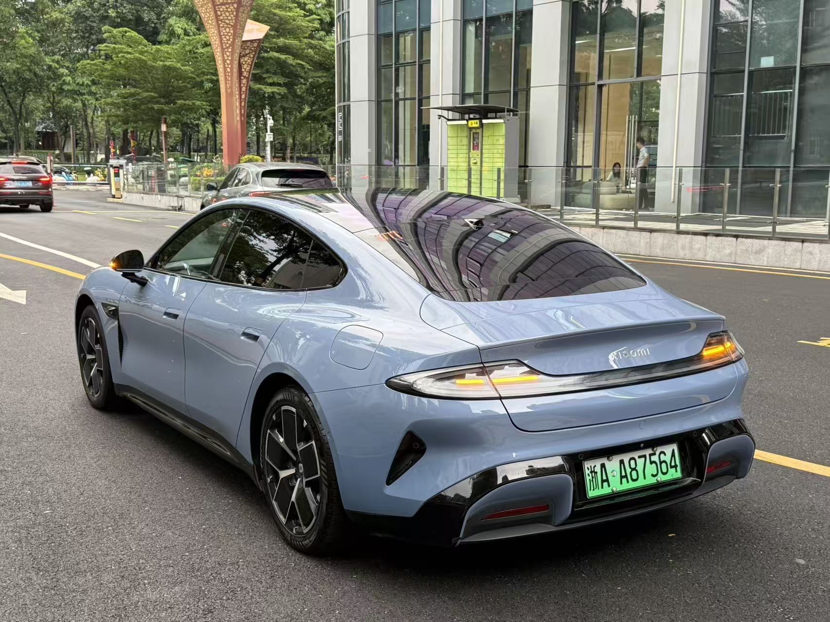 MI SU7 2024 immagine di auto #8
